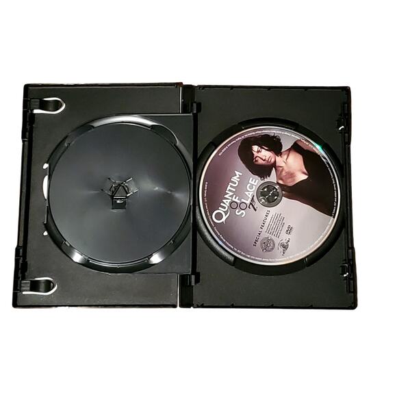 Quantum of Solace Two-Disc Special Edition - Picture 4 of 6